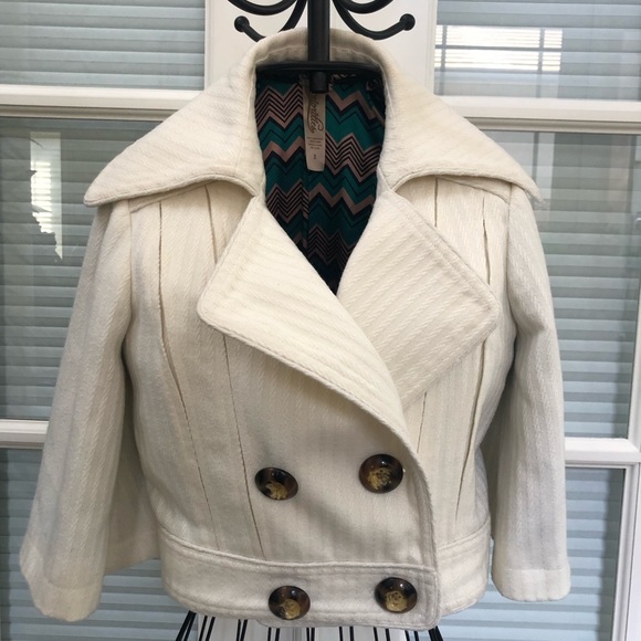 Cream Color Jacket. - Picture 3 of 5